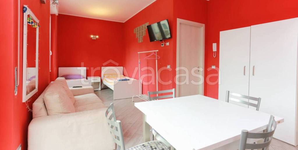 appartamento in affitto a Milano in zona Famagosta