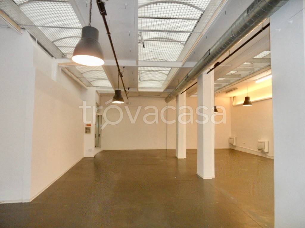 negozio in affitto a Milano in zona Solari