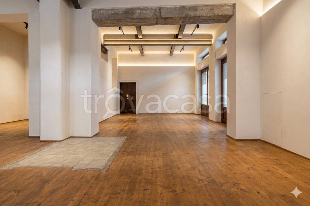 negozio in affitto a Milano in zona Stazione Centrale