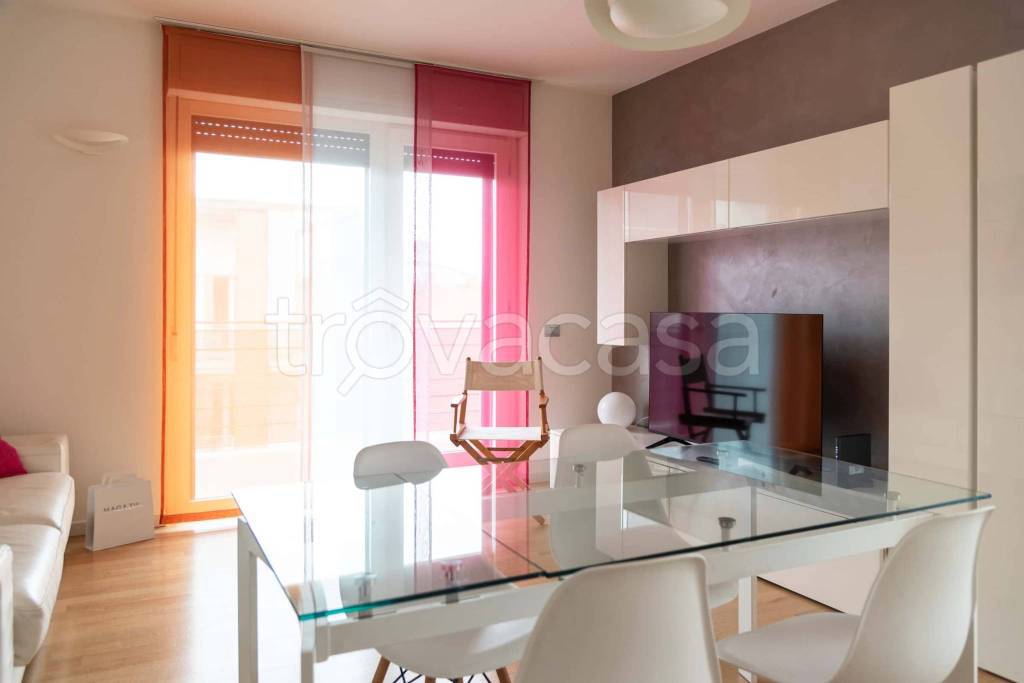 appartamento in affitto a Milano in zona Famagosta