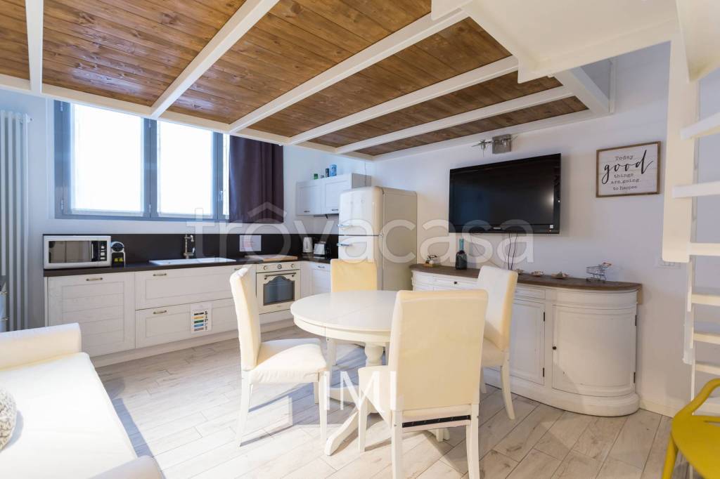 appartamento in affitto a Milano in zona Bocconi