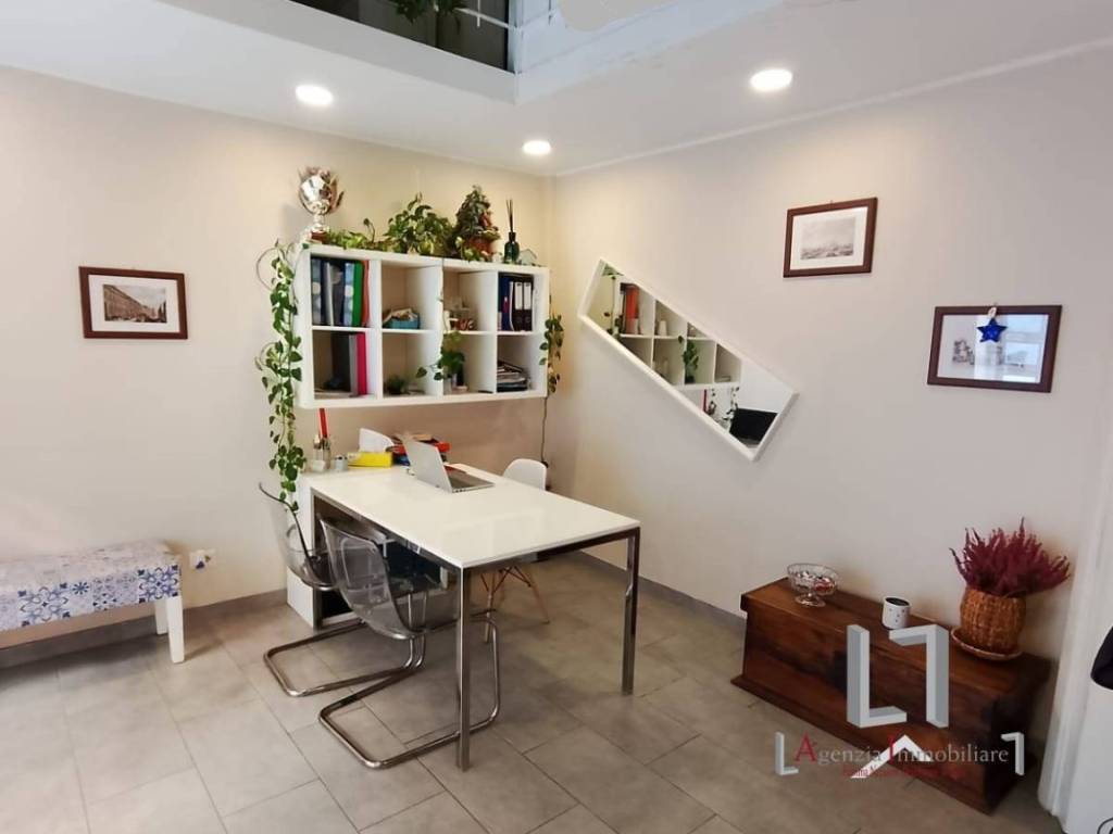 negozio in affitto a Milano in zona XXII Marzo