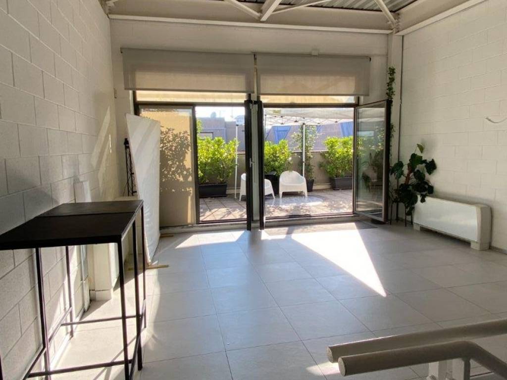 locale commerciale in affitto a Milano