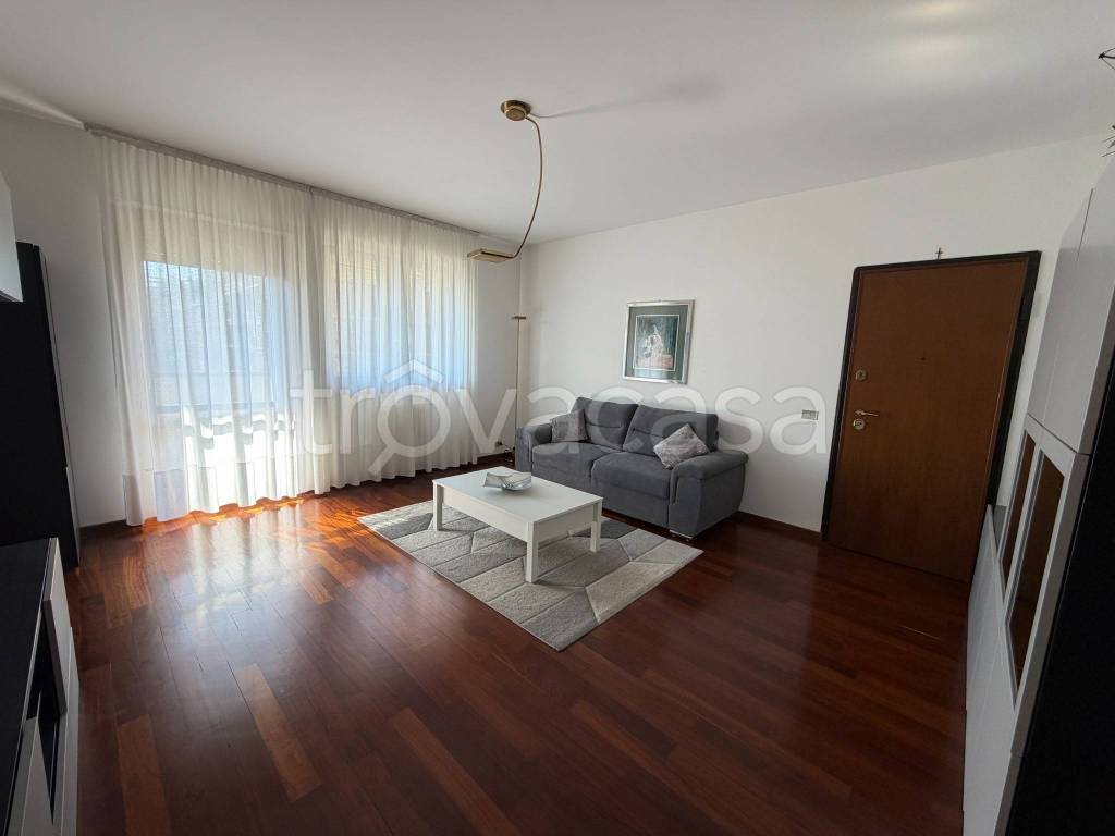 appartamento in affitto a Milano in zona Famagosta