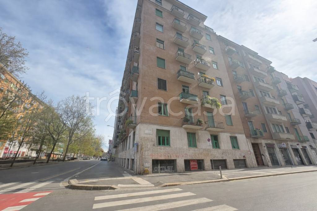 locale commerciale in affitto a Milano in zona Porta Genova