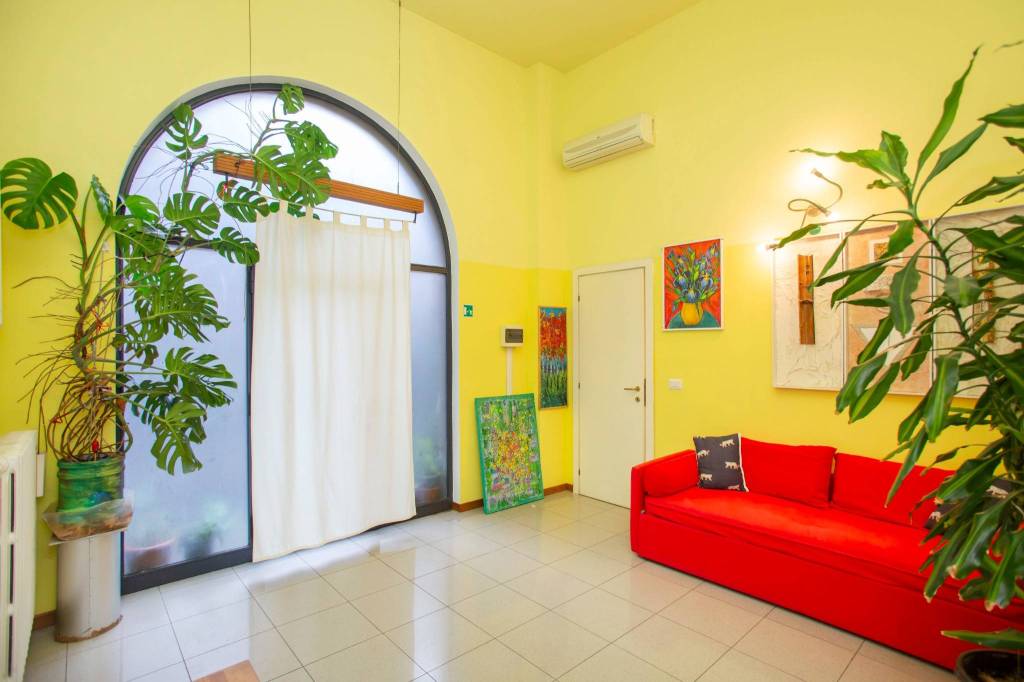 negozio in affitto a Milano in zona Porta Nuova