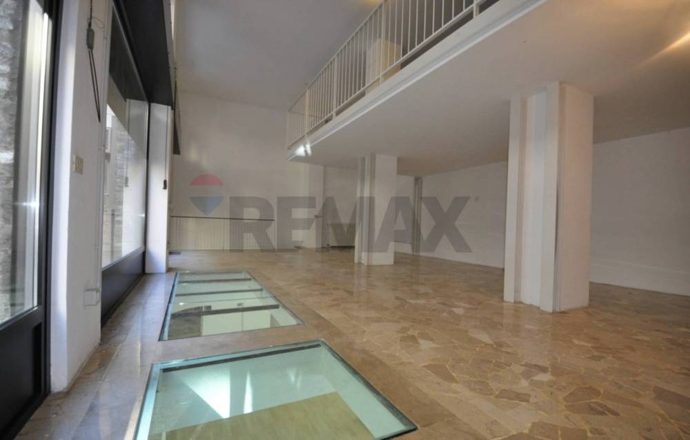 negozio in affitto a Milano