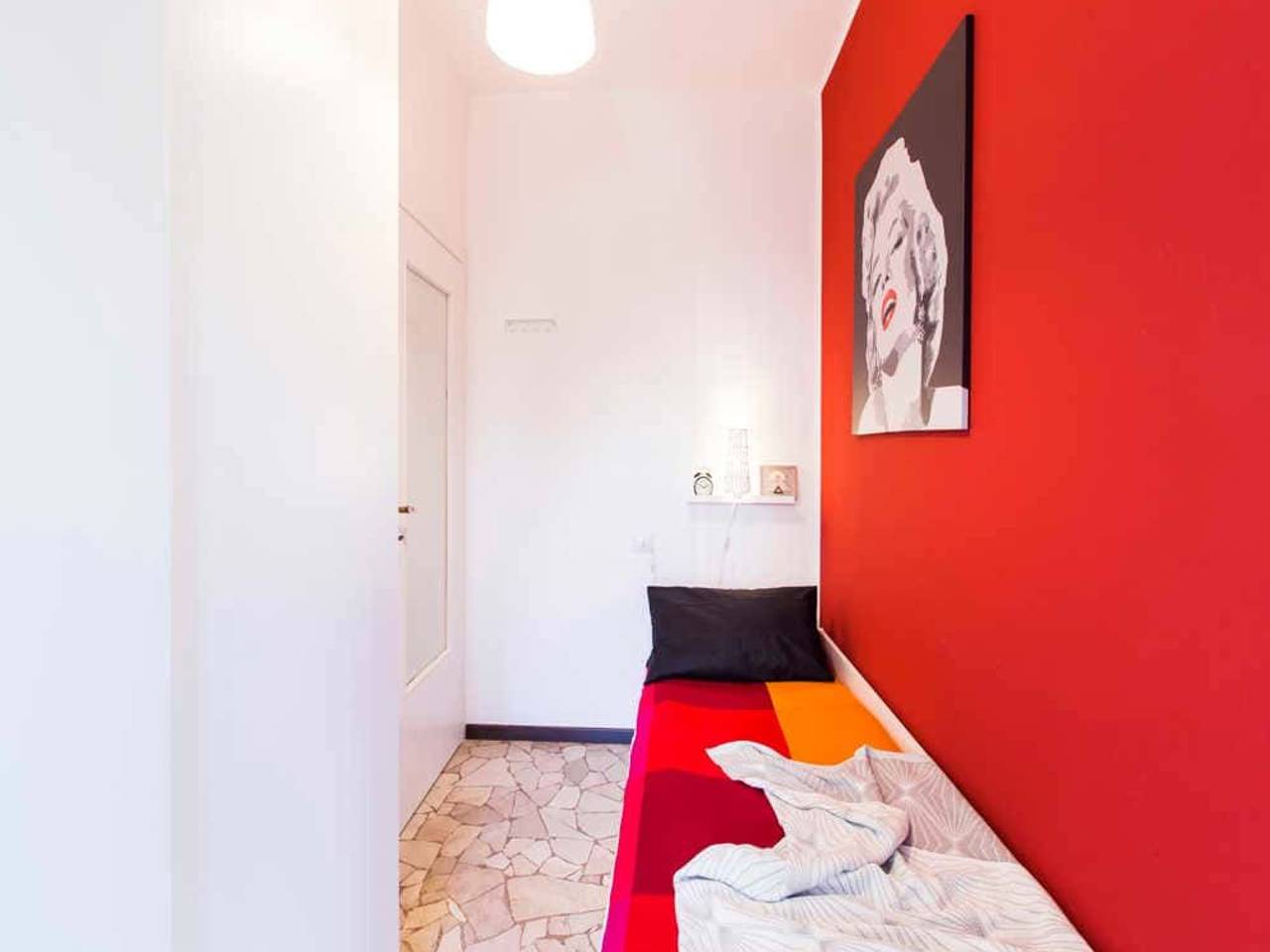 negozio in affitto a Milano in zona Lorenteggio