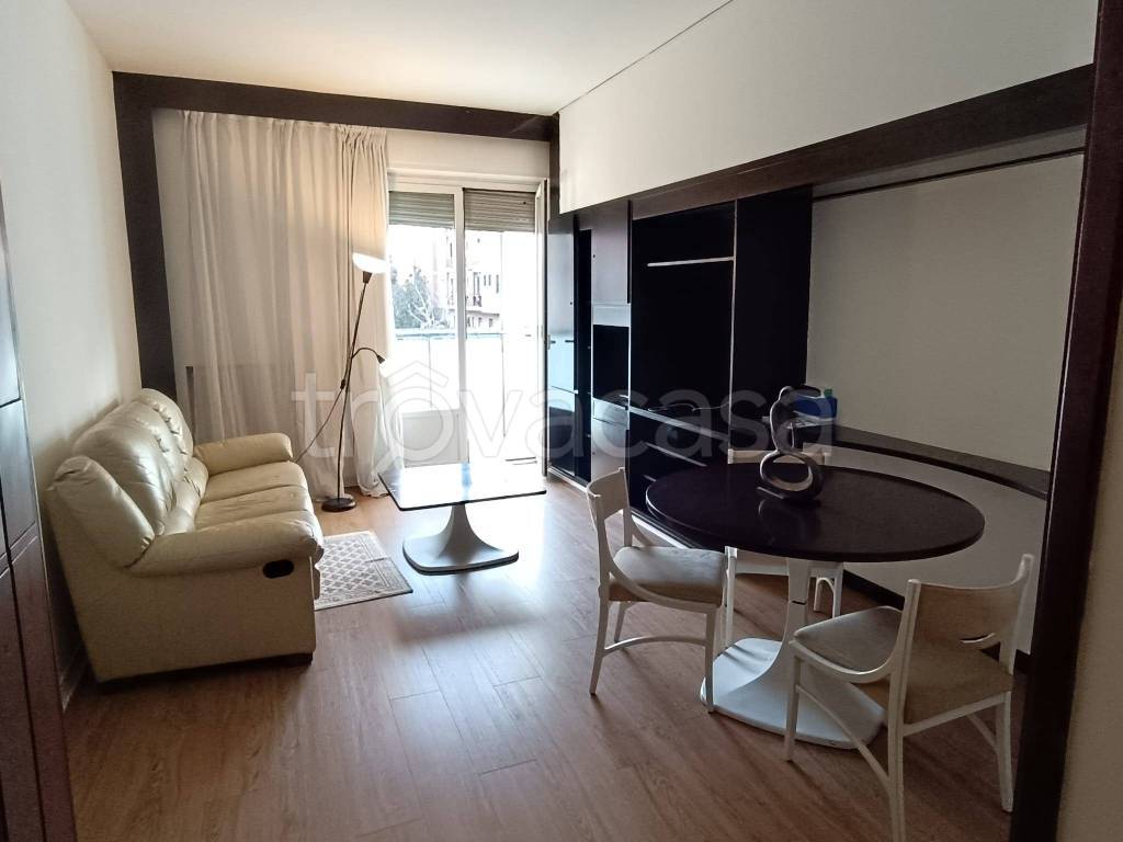 appartamento in affitto a Milano in zona Lorenteggio