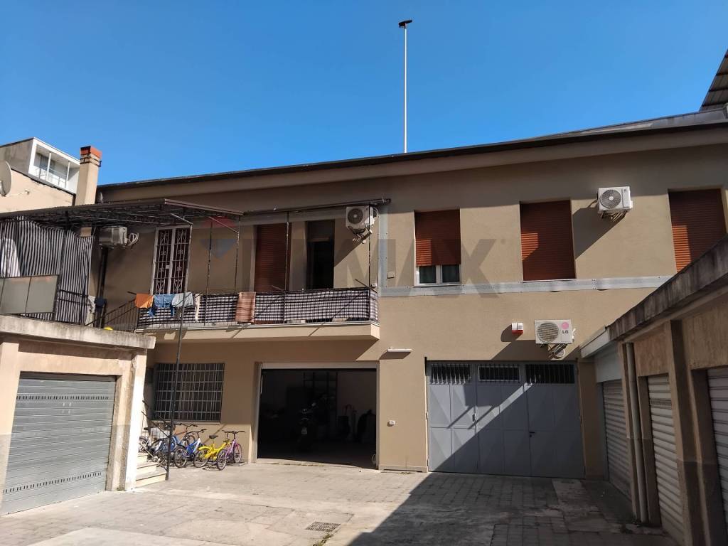 negozio in affitto a Milano in zona Affori