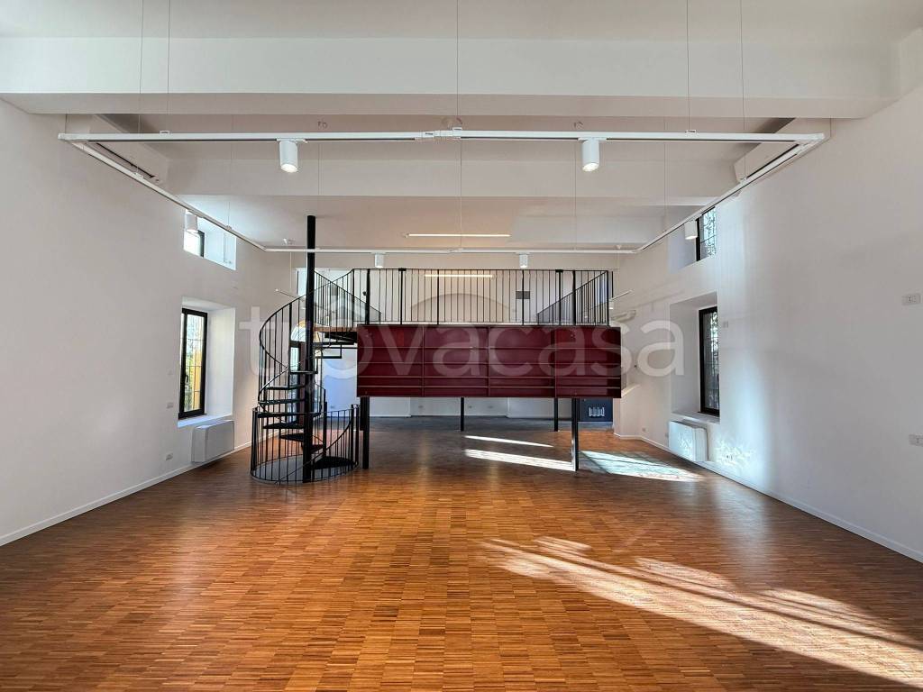 negozio in affitto a Milano