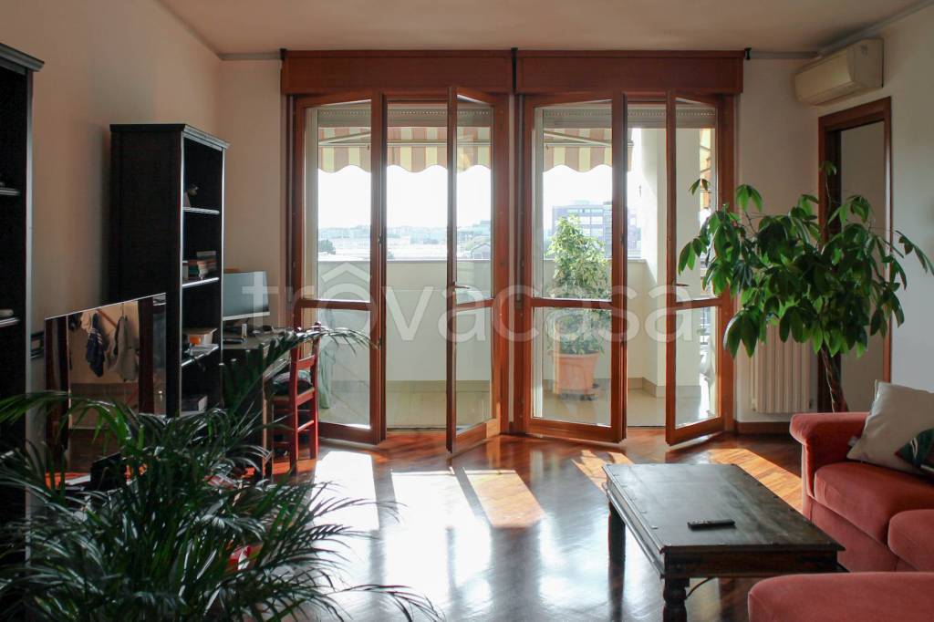 appartamento in affitto a Milano in zona Lambrate