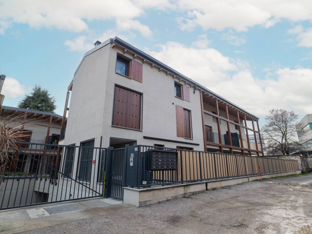 appartamento in affitto a Milano in zona Famagosta