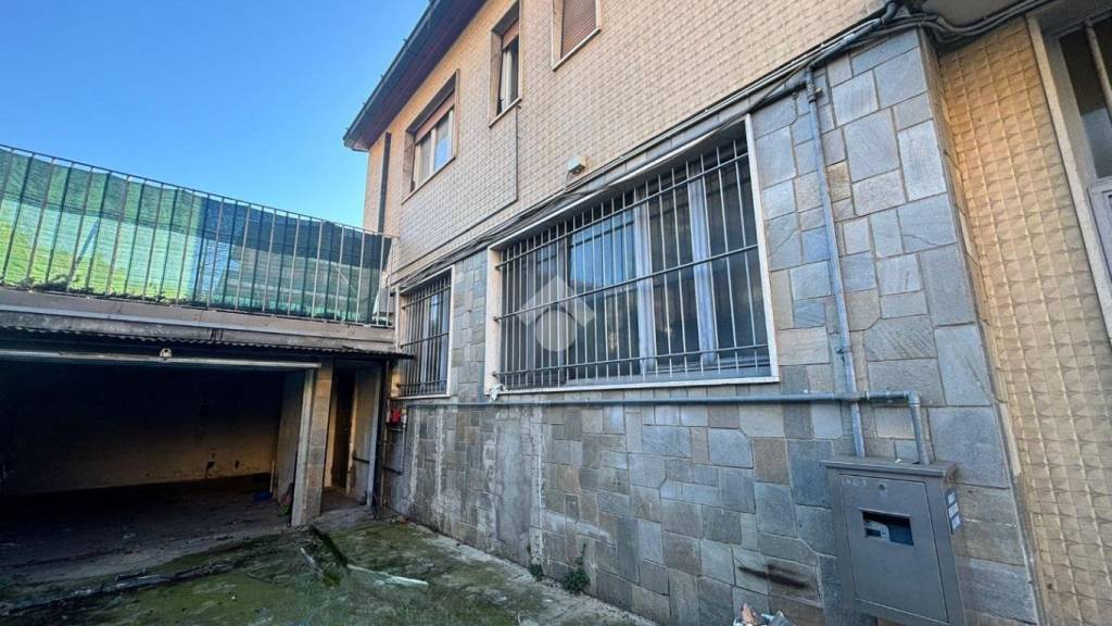 locale commerciale in affitto a Milano in zona Vialba