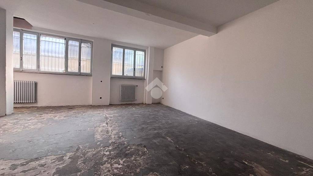 locale commerciale in affitto a Milano in zona Vialba