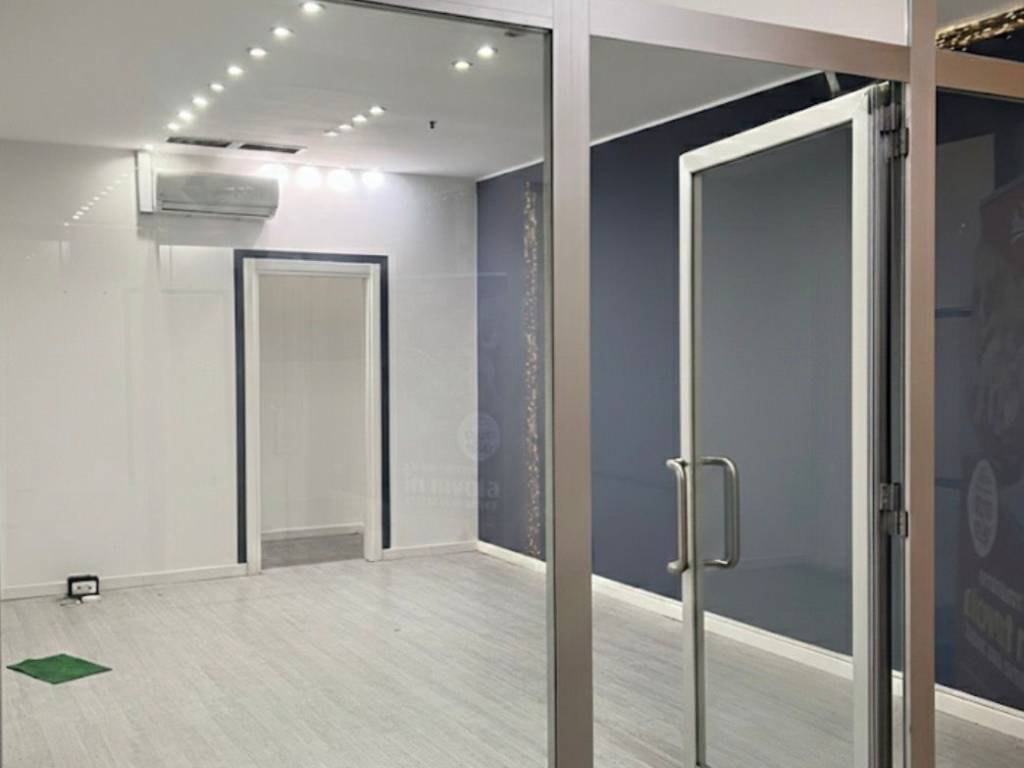 negozio in affitto a Milano in zona Solari