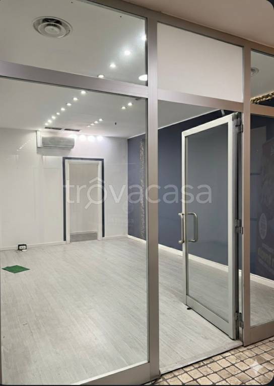 negozio in affitto a Milano