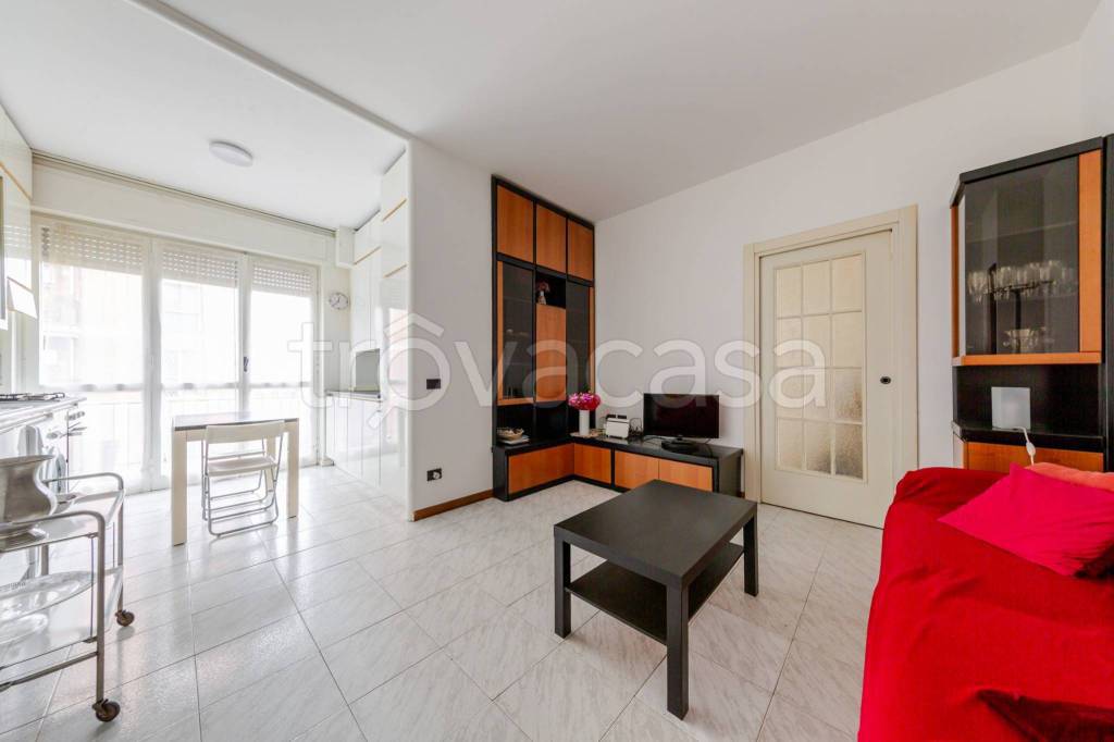 appartamento in affitto a Milano in zona Famagosta