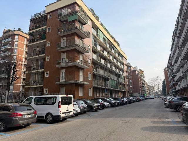 appartamento in affitto a Milano in zona Lorenteggio