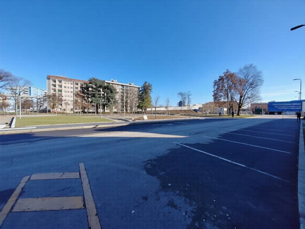 negozio in affitto a Milano in zona Barona