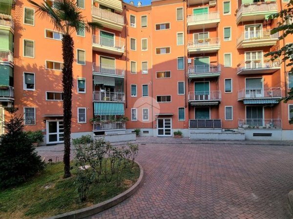 appartamento in affitto a Milano in zona Lorenteggio