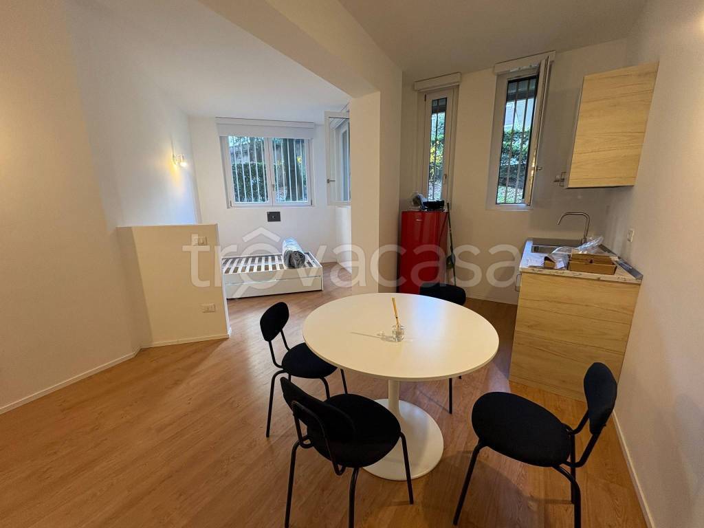 appartamento in affitto a Milano in zona Lorenteggio