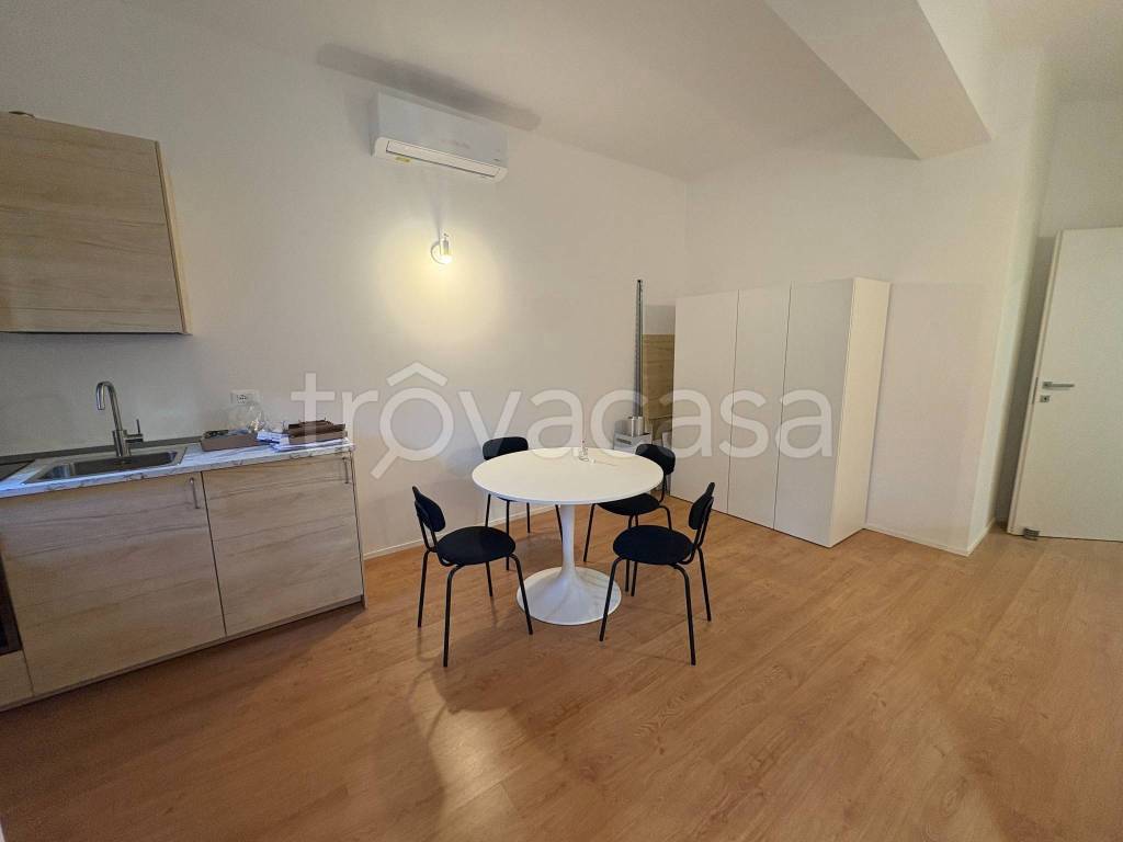 appartamento in affitto a Milano in zona Lorenteggio