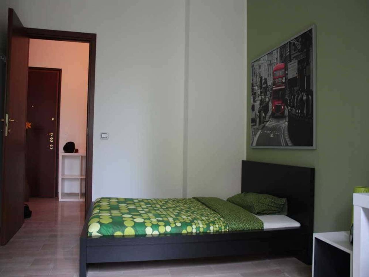 negozio in affitto a Milano in zona Isola