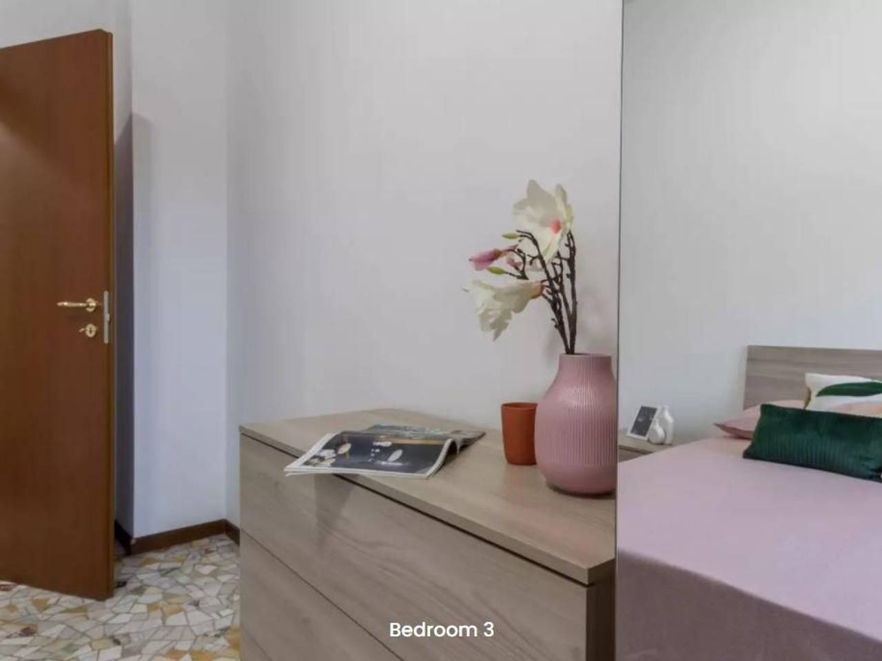 negozio in affitto a Milano in zona Montalbino