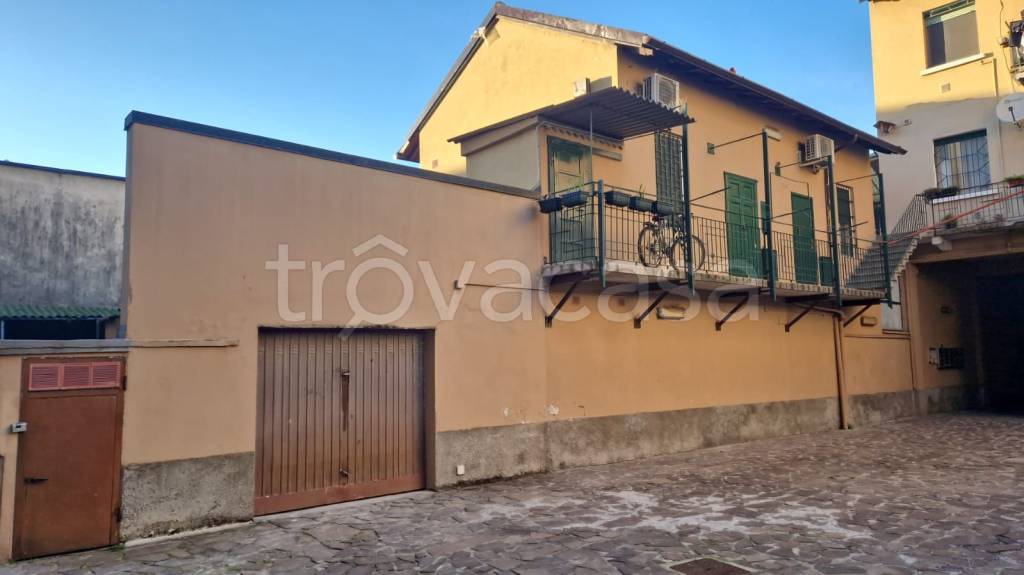 locale commerciale in affitto a Milano in zona Ponte Lambro