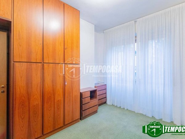 negozio in affitto a Milano in zona Montalbino