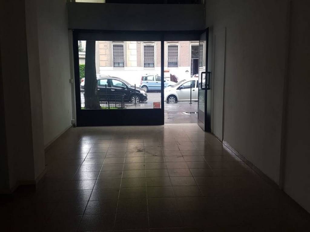 negozio in affitto a Milano in zona Piazzale Lodi
