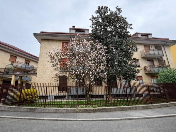 appartamento in affitto a Milano in zona Baggio