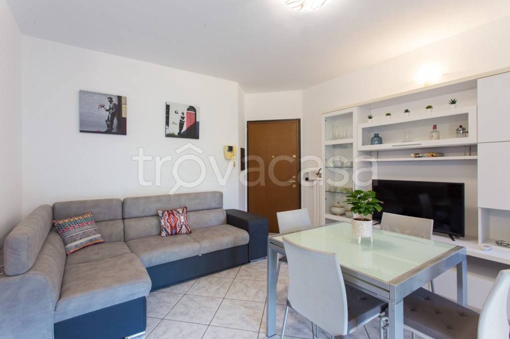 appartamento in affitto a Milano in zona Famagosta