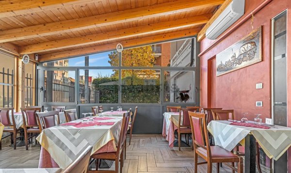 negozio in affitto a Milano in zona Famagosta