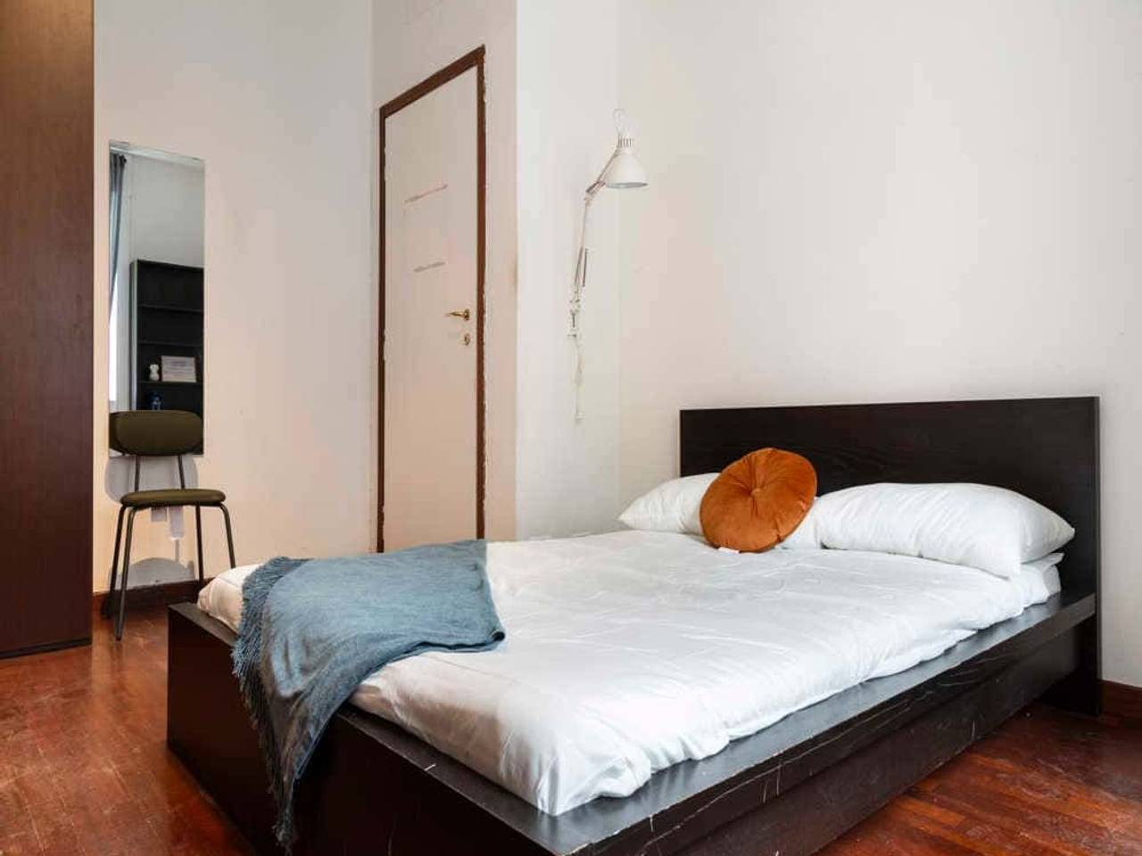 negozio in affitto a Milano in zona Lorenteggio