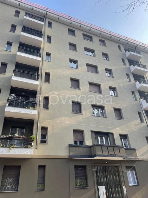 negozio in affitto a Milano