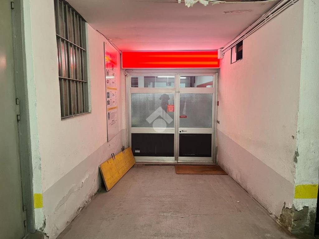 negozio in affitto a Milano in zona Stadera