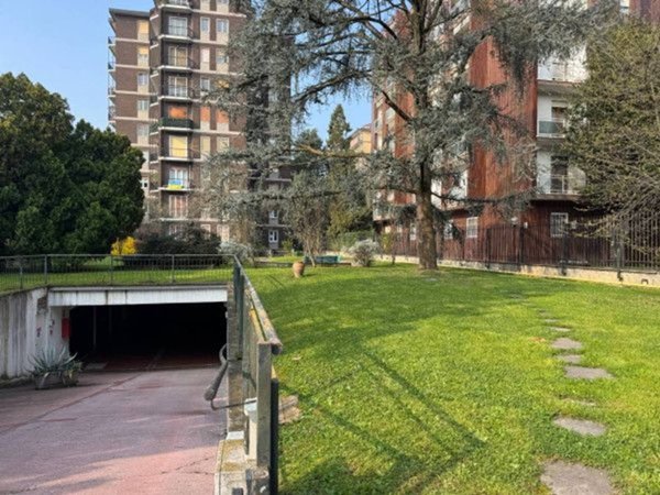 negozio in affitto a Milano