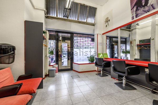 locale commerciale in affitto a Milano in zona Feltre