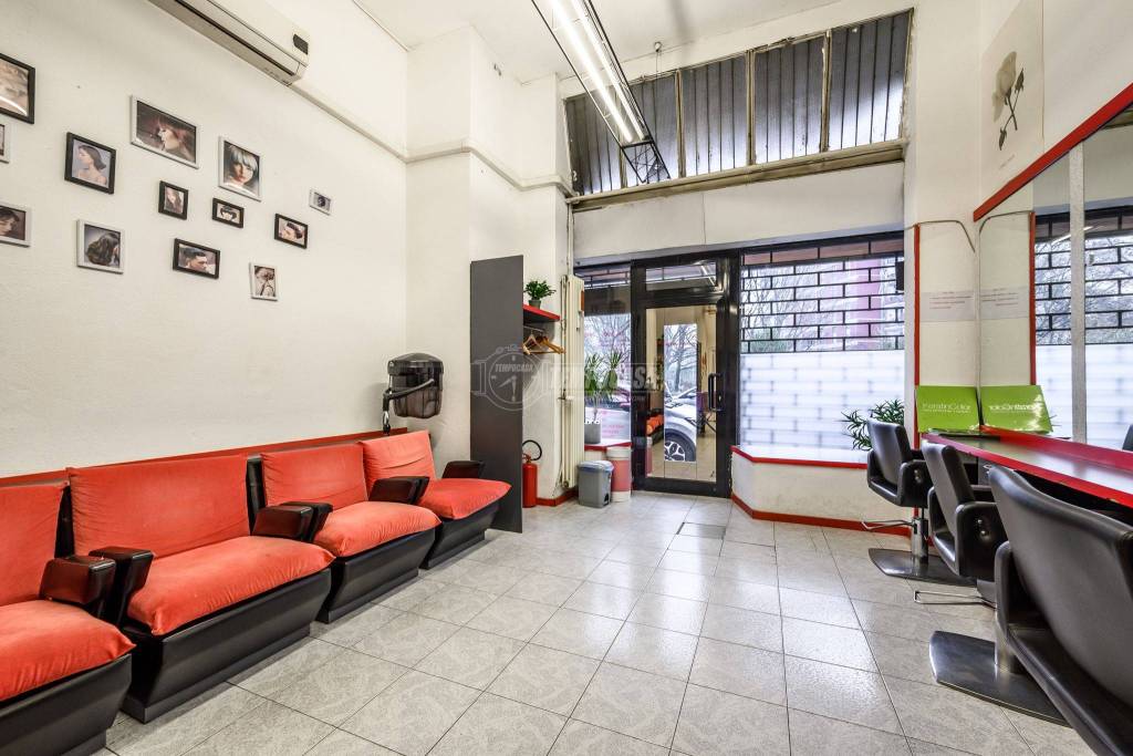 locale commerciale in affitto a Milano in zona Feltre