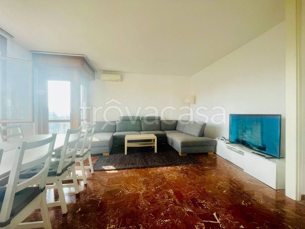 appartamento in affitto a Milano in zona Lorenteggio