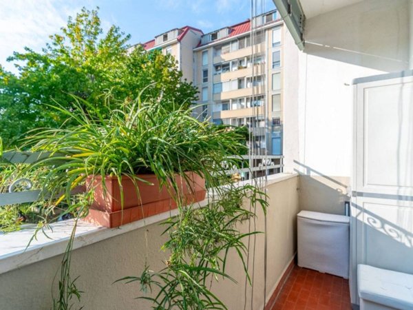 negozio in affitto a Milano in zona Moncucco