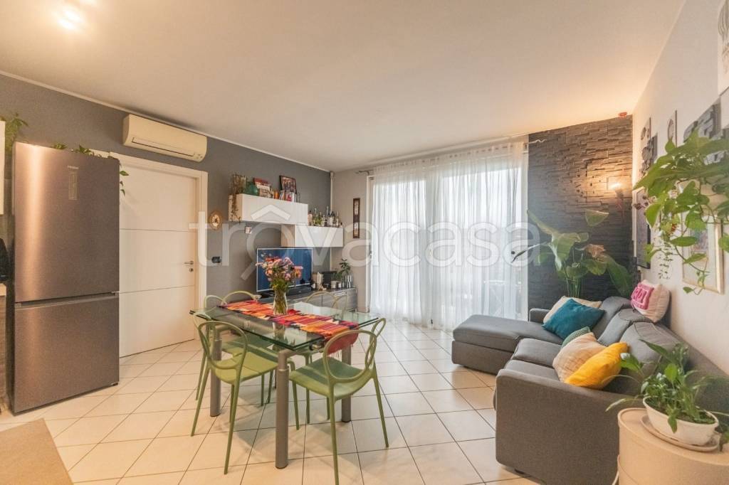 appartamento in affitto a Milano in zona Lorenteggio