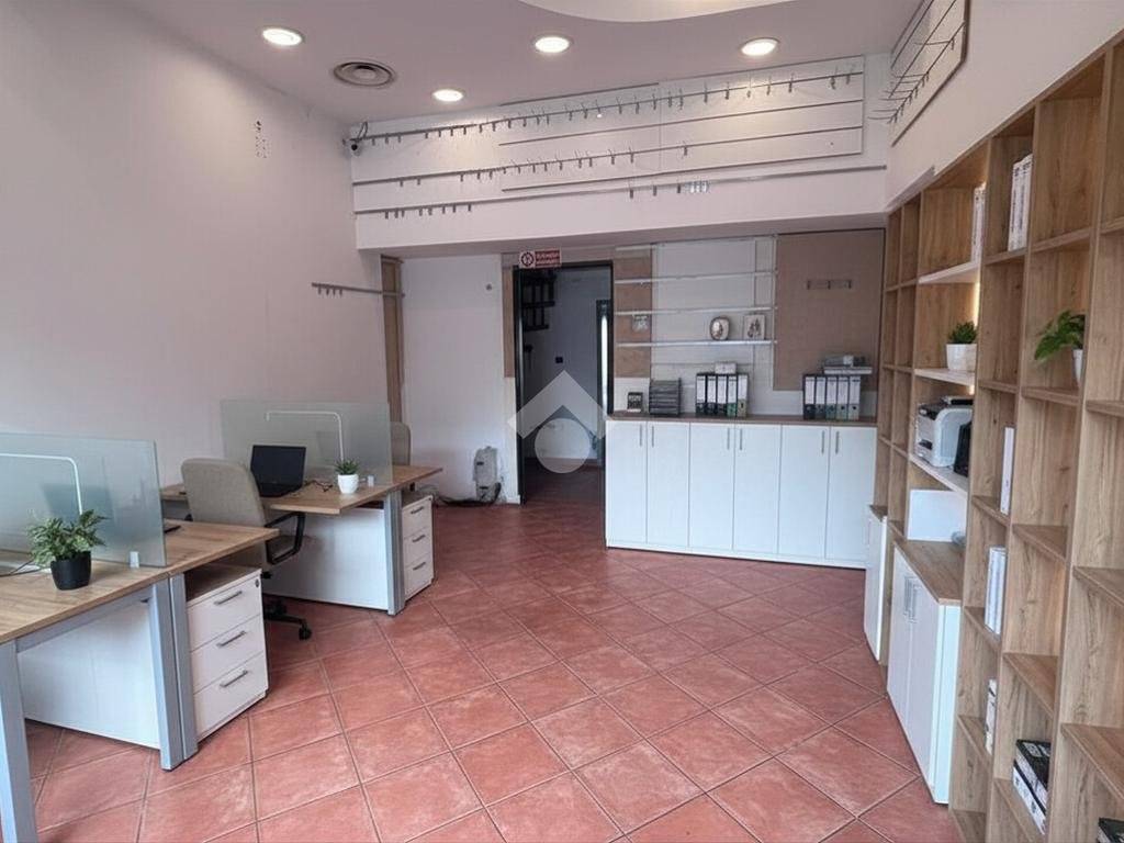 negozio in affitto a Milano