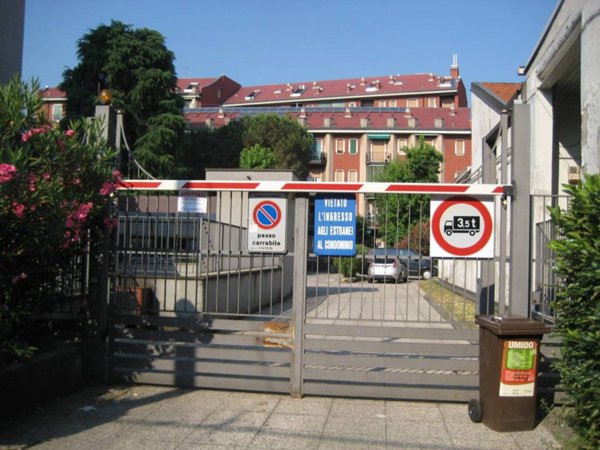 locale commerciale in affitto a Milano in zona Affori