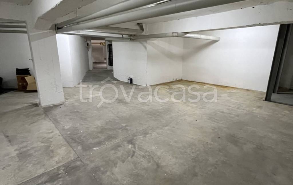 locale commerciale in affitto a Milano