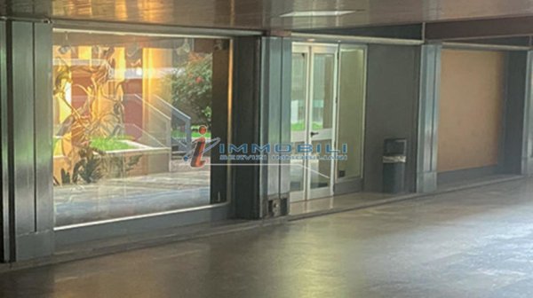 negozio in affitto a Milano in zona Centro Direzionale