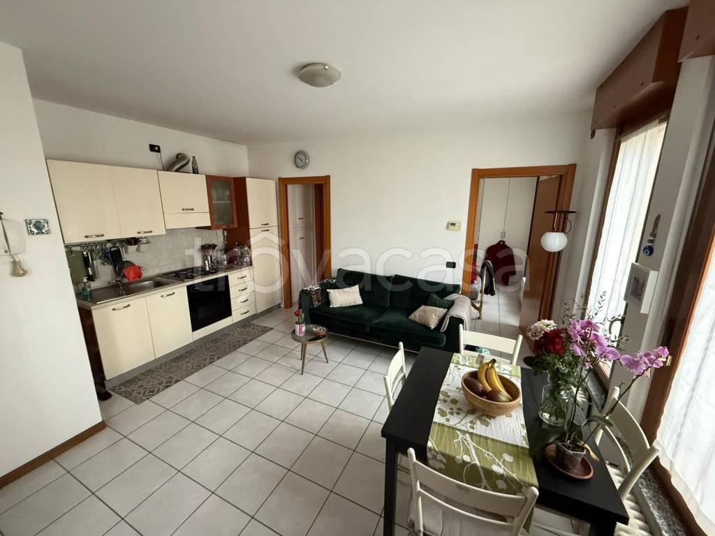 appartamento in affitto a Milano in zona Famagosta