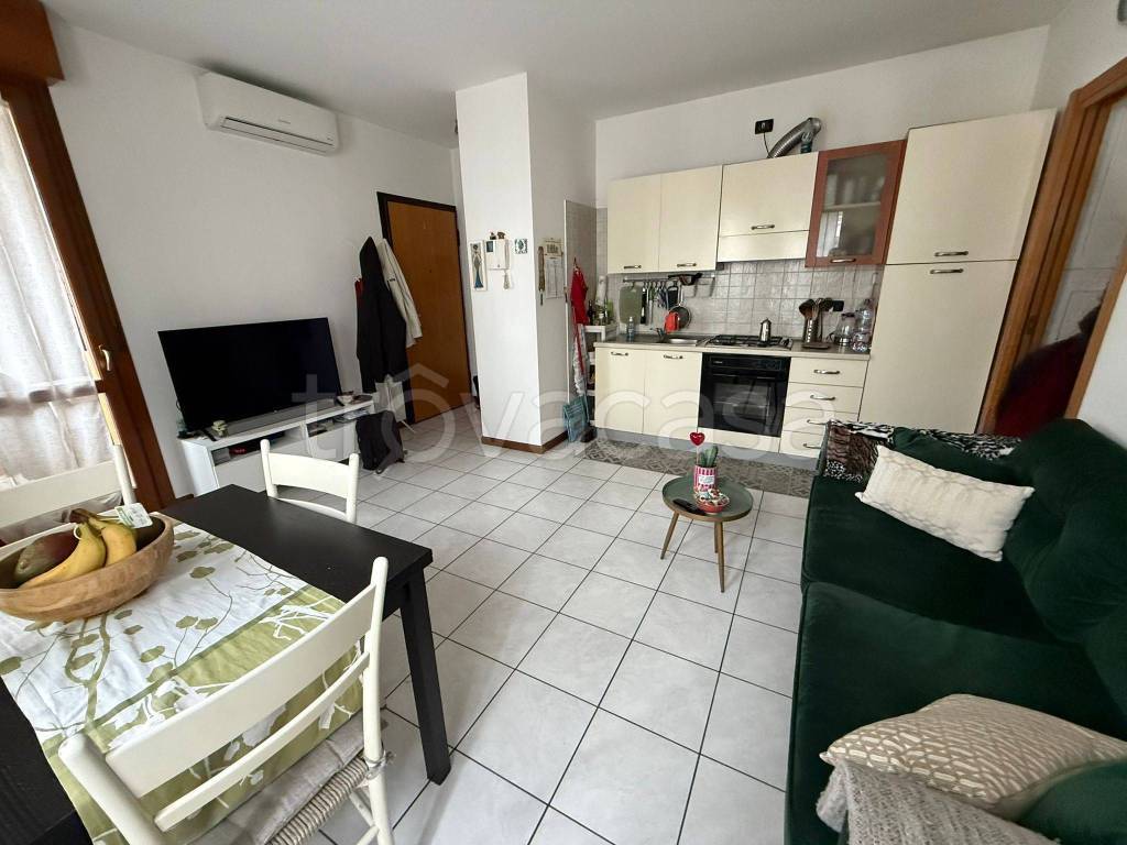 appartamento in affitto a Milano in zona Famagosta